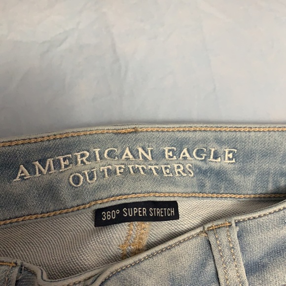 American Eagle Light Wash Jean - Picture 3 of 3